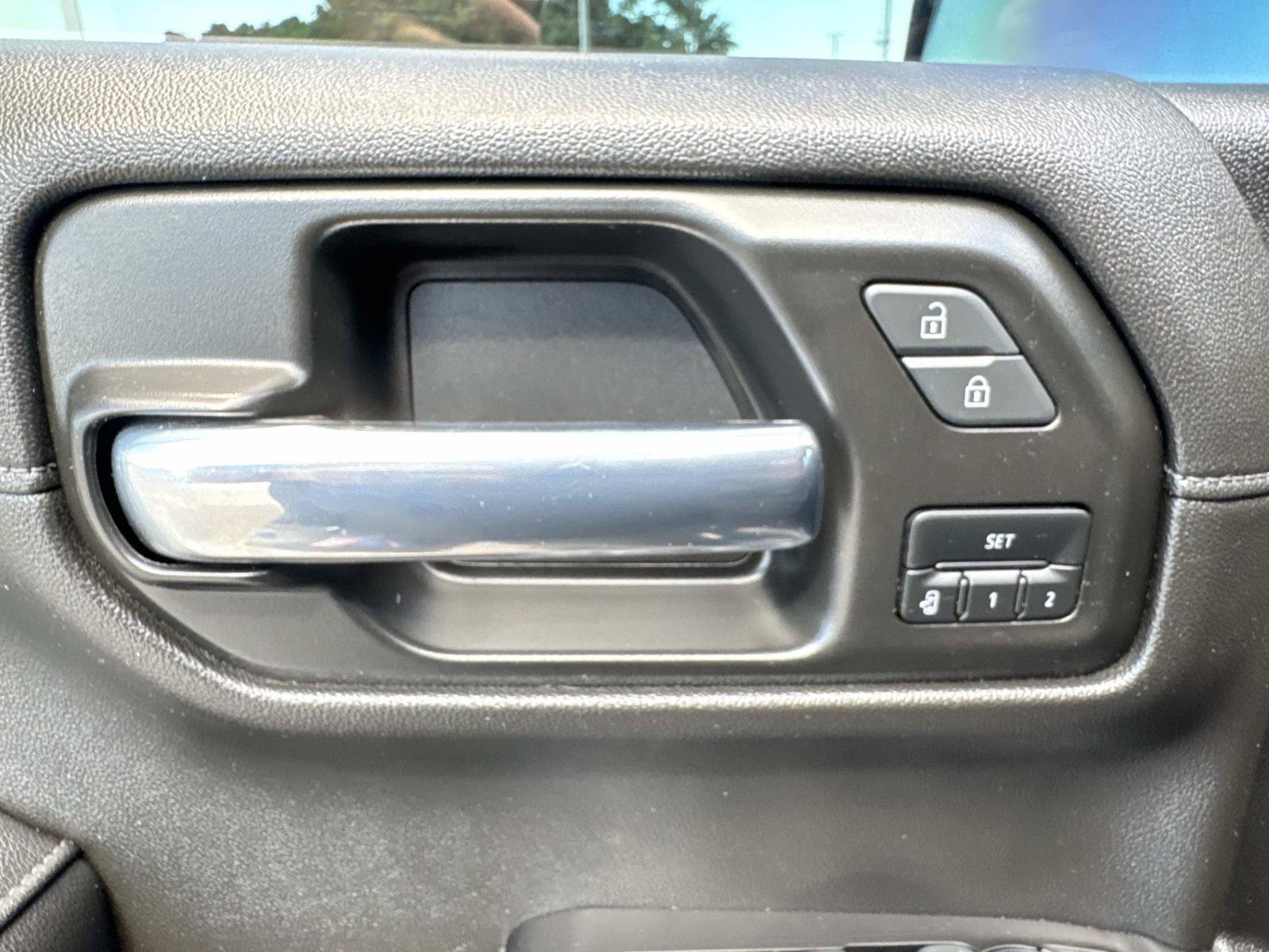 Used 2022 Chevrolet Silverado 1500 LTZ AWD/4WD image 24