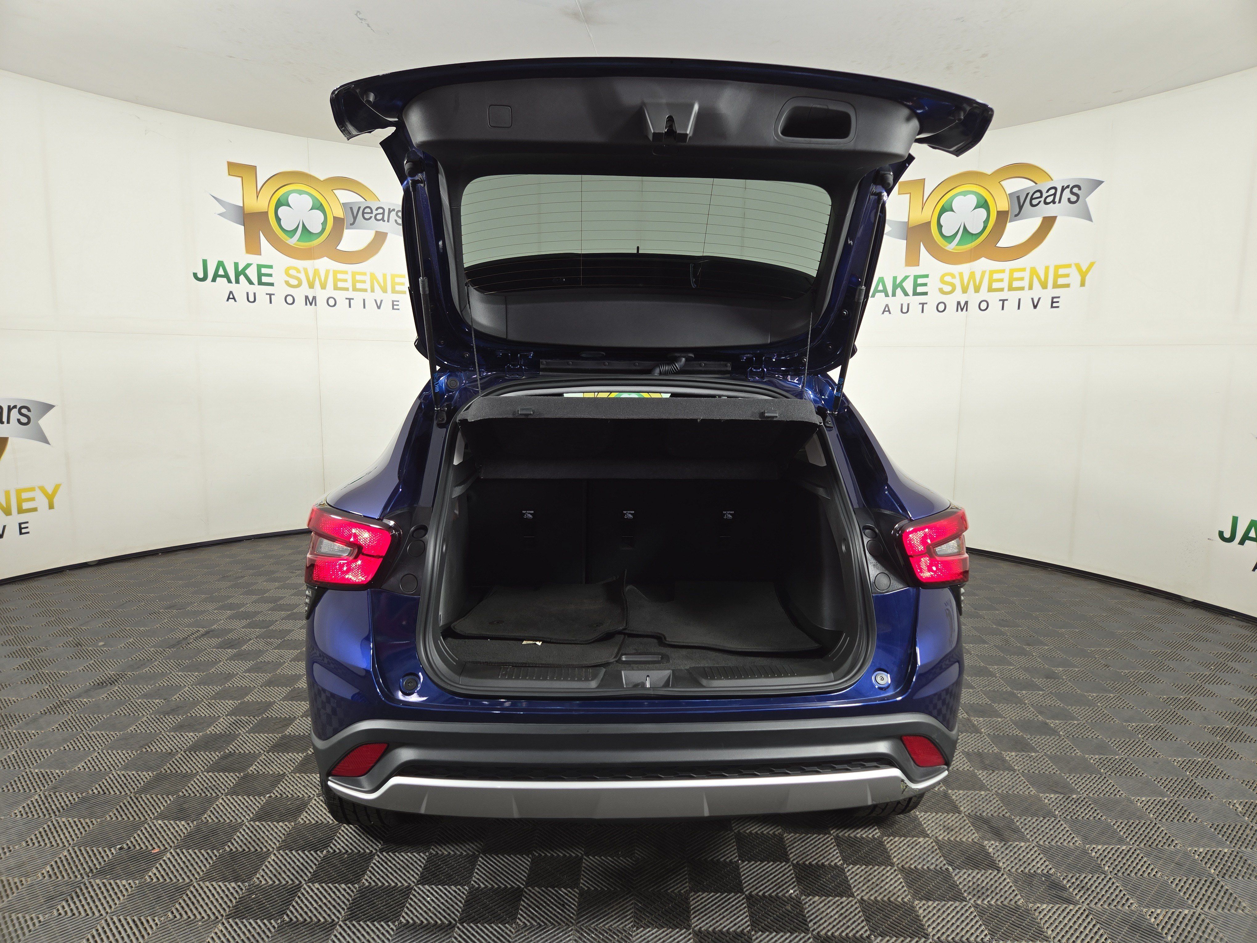 Used 2024 Chevrolet Trax LT w/ Driver Confidence Package FWD image 31