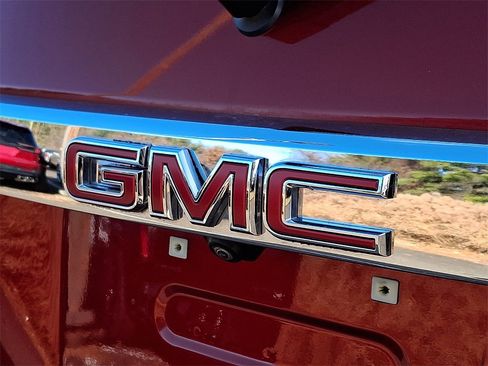 Certified 2023 GMC Acadia SLE w/ Driver Convenience Package image 32