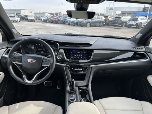 Used 2024 Cadillac XT6 Sport w/ Technology Package image 9