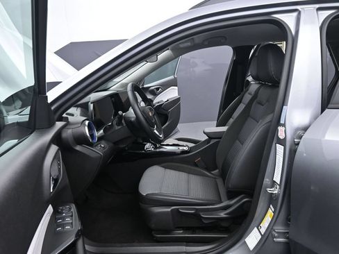 Used 2025 Chevrolet Trax LT w/ LT Convenience Package FWD image 10