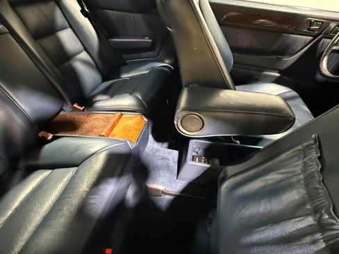 Used 1990 Mercedes-Benz 300 CE Coupe image 39