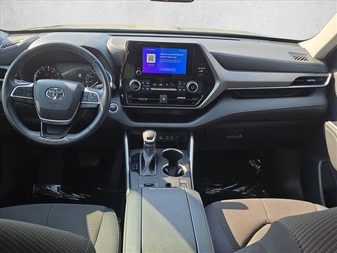 Certified 2024 Toyota Highlander LE FWD image 18