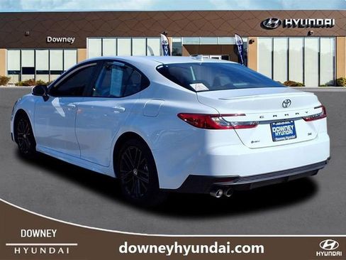 Used 2025 Toyota Camry SE image 6