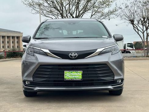 New 2026 Toyota Sienna XLE FWD image 7