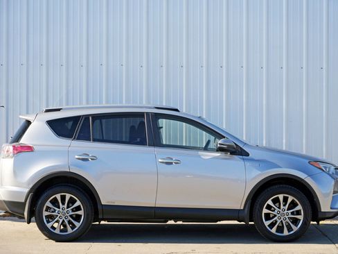 Used 2017 Toyota RAV4 Limited image 46