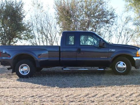 Used 2001 Ford F350 XLT image 4