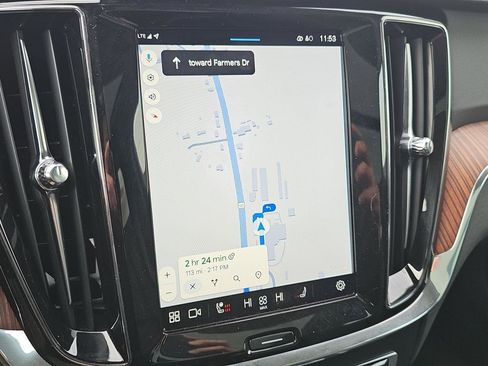 Used 2025 Volvo V60 B5 Cross Country Plus image 13