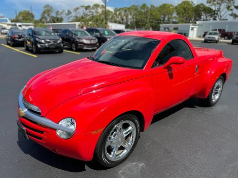 Used 2005 Chevrolet SSR w/ Preferred Equipment Group RWD image 9