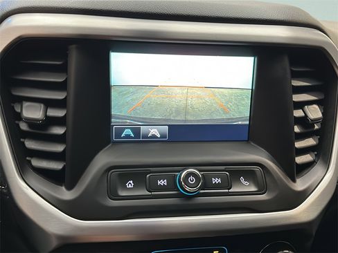 Used 2017 GMC Acadia SLE image 26