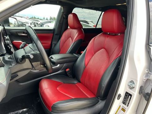 Used 2023 Toyota Highlander XSE AWD/4WD image 14