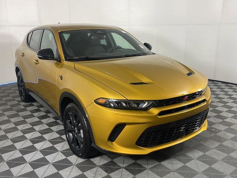 Used 2024 Dodge Hornet R/T w/ R/T Blacktop Package image 4