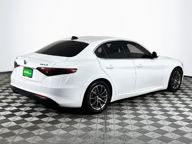 Used 2018 Alfa Romeo Giulia RWD image 8
