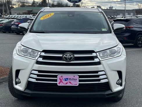 Used 2017 Toyota Highlander XLE image 2