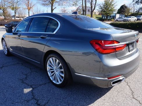 Used 2017 BMW 740i image 8