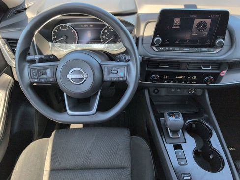 Used 2024 Nissan Rogue SV image 28