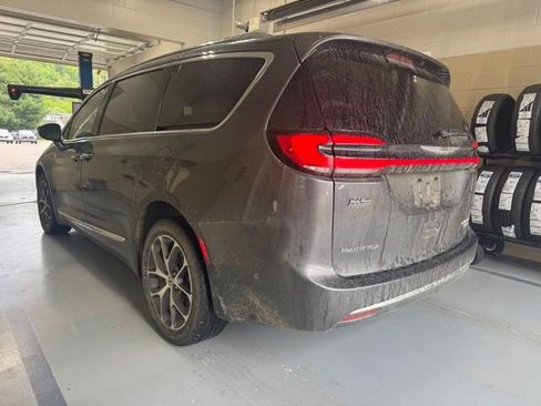 Used 2021 Chrysler Pacifica Limited w/ Uconnect Theater Family Group AWD/4WD image 11