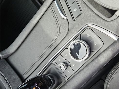 New 2025 Cadillac XT6 Luxury image 25