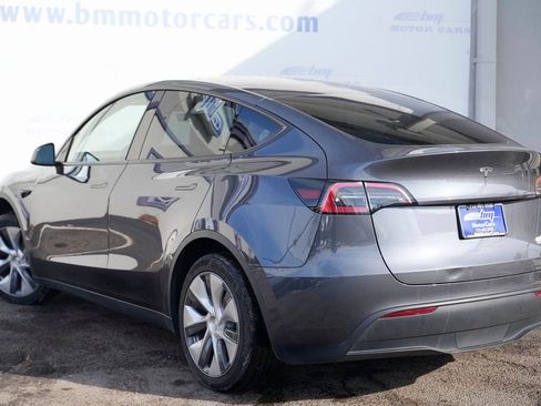 Used 2023 Tesla Model Y 2WD image 4