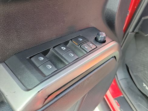 Used 2020 Toyota Tacoma SR5 RWD image 19