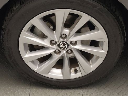 Used 2021 Toyota Camry LE FWD image 31