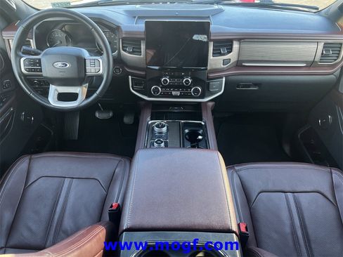 Used 2024 Ford Expedition Limited image 5