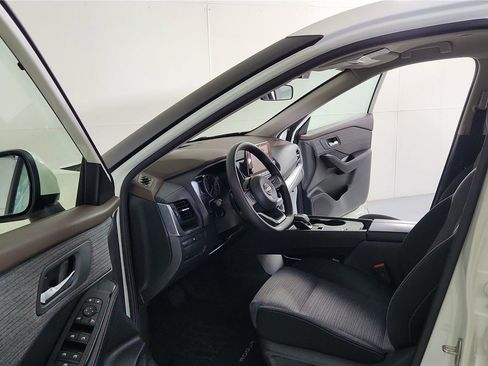 Certified 2023 Nissan Rogue SV image 15