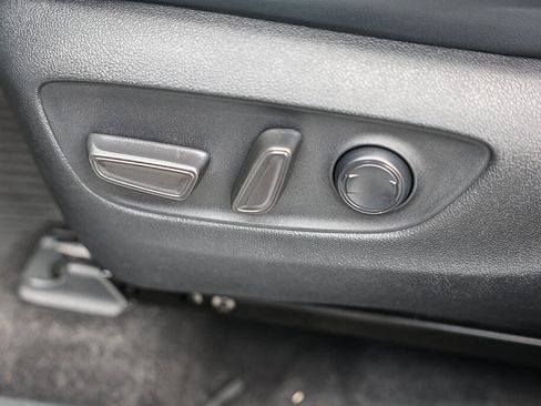 Used 2023 Toyota Highlander XSE FWD image 12