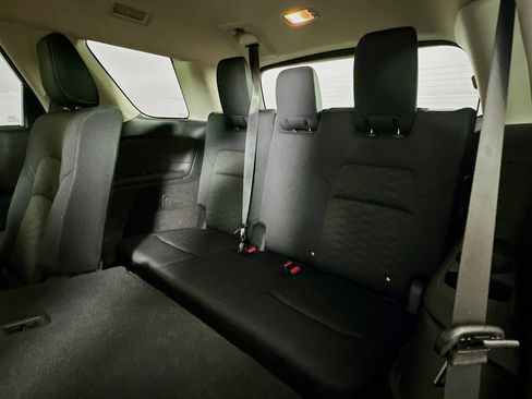 Used 2025 Nissan Pathfinder SV image 28