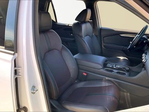 Used 2025 Honda Pilot Black Edition image 21