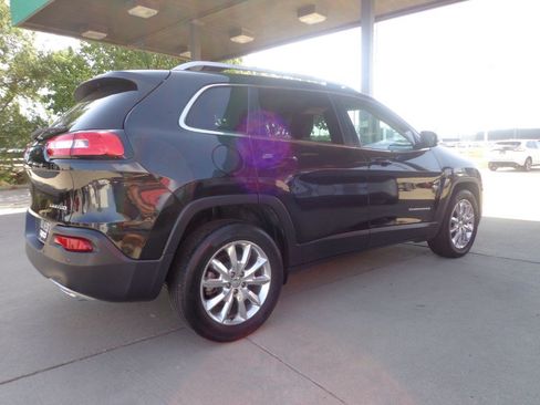 Used 2016 Jeep Cherokee Limited AWD/4WD image 4