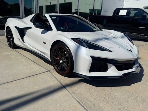 Used 2023 Chevrolet Corvette Z06 RWD image 7