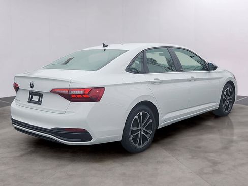 Used 2023 Volkswagen Jetta Sport image 4