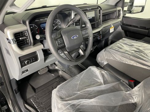 New 2026 Ford F250 XL w/ XL Off-Road Package image 2