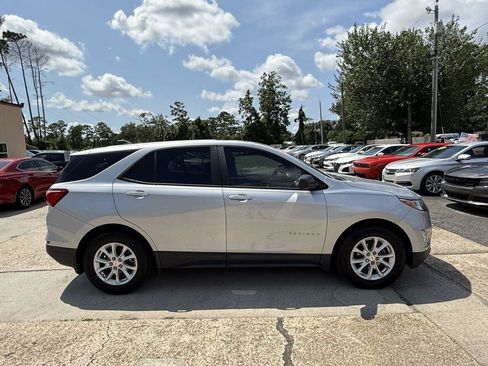 Used 2020 Chevrolet Equinox LS w/ LS Convenience Package FWD image 4