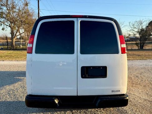 Used 2018 GMC Savana 2500 w/ Driver Convenience Package image 8