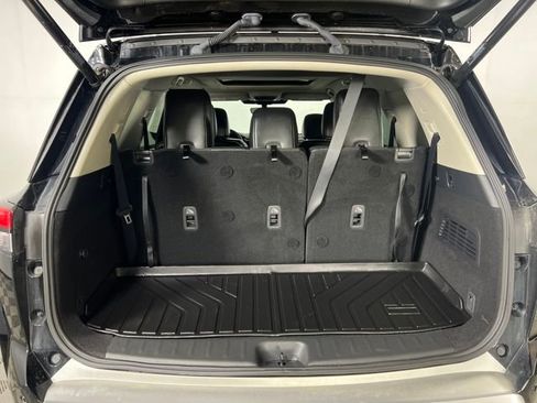 Used 2024 Nissan Pathfinder Platinum image 7