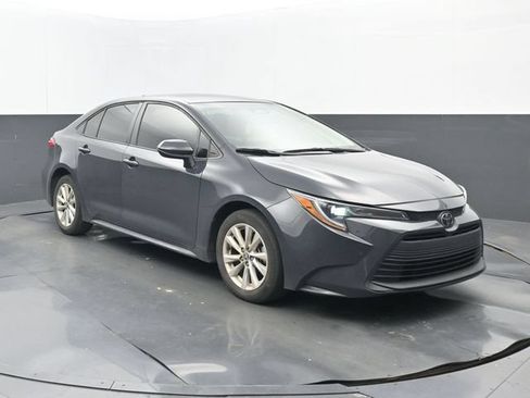 Used 2024 Toyota Corolla LE w/ LE Convenience Package FWD image 5