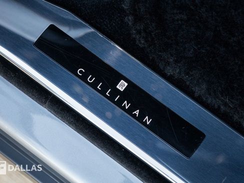Used 2023 Rolls-Royce Cullinan w/ Cullinan Package image 20