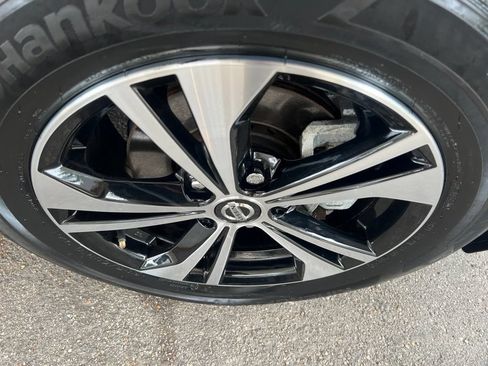 Certified 2023 Nissan Sentra SV FWD image 34