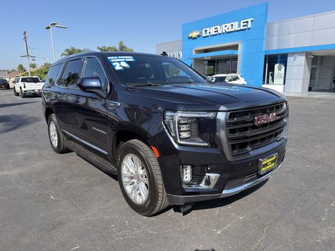Used 2024 GMC Yukon SLT AWD/4WD image 2