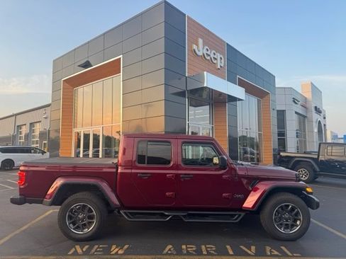 Used 2022 Jeep Gladiator Overland w/ Popular Equipment Package AWD/4WD image 1