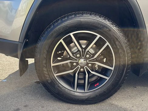 Used 2017 Jeep Grand Cherokee Trailhawk AWD/4WD image 26