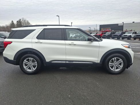 Certified 2021 Ford Explorer XLT w/ Equipment Group 202A image 7