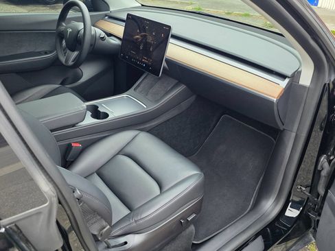 Used 2022 Tesla Model Y Long Range AWD/4WD image 12