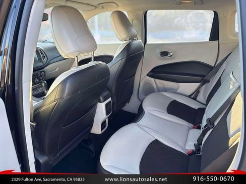 Used 2019 Jeep Compass Latitude FWD image 14