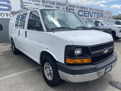 Used 2014 Chevrolet Express 2500 w/ Cold Climate Package RWD image 8