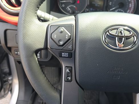 Used 2020 Toyota Tacoma TRD Sport w/ TRD Premium Sport Package AWD/4WD image 17