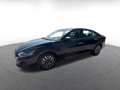 Used 2025 Nissan Altima 2.5 SV image 8