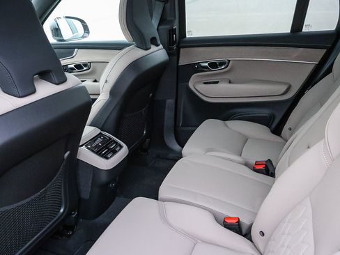 Used 2025 Volvo XC90 B6 Core w/ Climate Package image 22